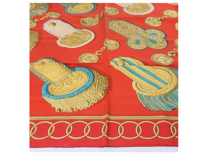 Foulard in seta Hermès Carré 90 "Epaulettes" in Rosso - vista 5