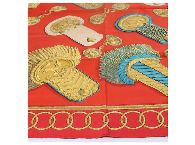 Foulard in seta Hermès Carré 90 "Epaulettes" in Rosso - vista 7