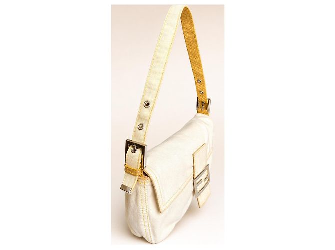 Fendi Baguette Tasche aus weißem Canvas und gelbem Python Silber Hardware - Ansicht 3