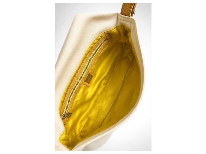 Fendi Baguette Tasche aus weißem Canvas und gelbem Python Silber Hardware - Ansicht 7