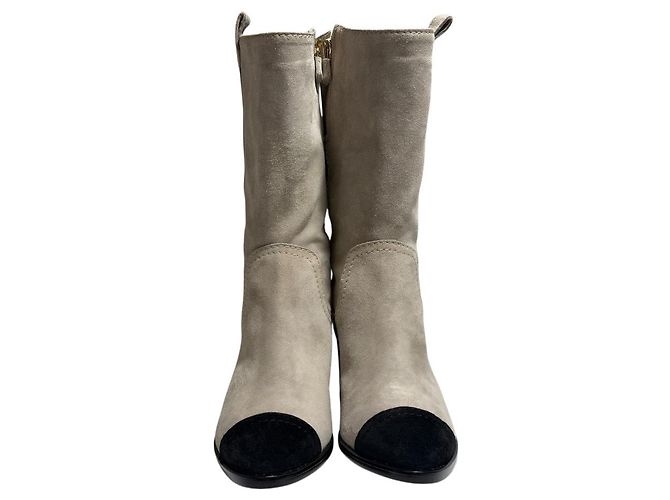 Bottines courtes en daim Chanel Beige - vue 2