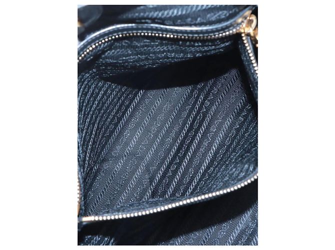 Prada Tote Bag aus Tessuto Nylon & Leder in Schwarz - Ansicht 8