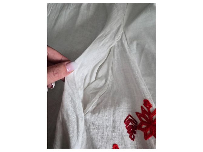Autre Marque Vestido largo de lino blanco bordado Svitlaya Rosa Roja - vista 3