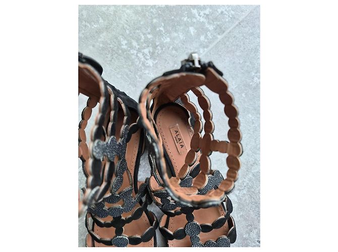 Alaïa Sandali Gladiatore in Scamosciato Nero - vista 3