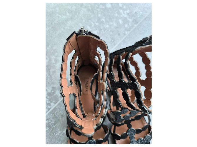Alaïa Sandali Gladiatore in Scamosciato Nero - vista 4