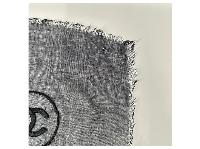 Stola in misto cashmere ricamata Coco Mark di Chanel Natale 2009 Nero - vista 7