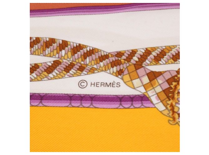 Hermès Sciarpa in seta Les Tambours Hermes in giallo - vista 4