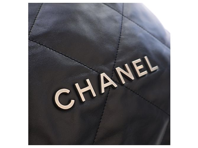 Chanel 22 Rucksack aus glänzendem gestepptem Kalbsleder Schwarz Large - Ansicht 5
