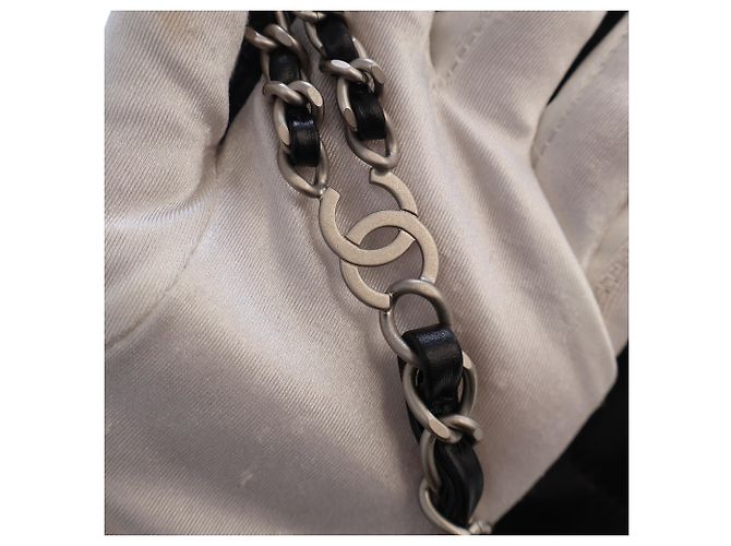 Chanel 22 Rucksack aus glänzendem gestepptem Kalbsleder Schwarz Large - Ansicht 6