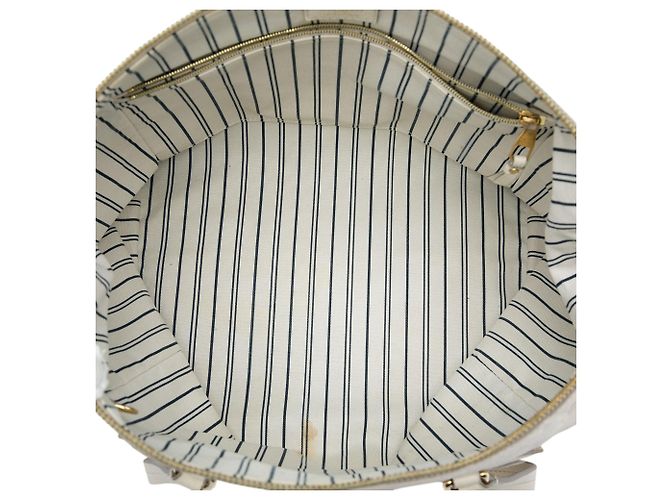Louis Vuitton Beige Monogram Empreinte Lumineuse PM - vista 4