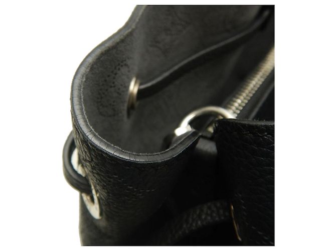 Tote Bella Monogram Mahina nero Louis Vuitton - vista 17