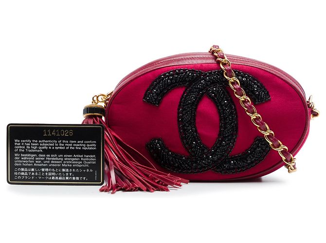Chanel Ovaler Crossbody-Beutel aus rotem Wildleder mit CC-Verzierung und Quaste - Ansicht 7