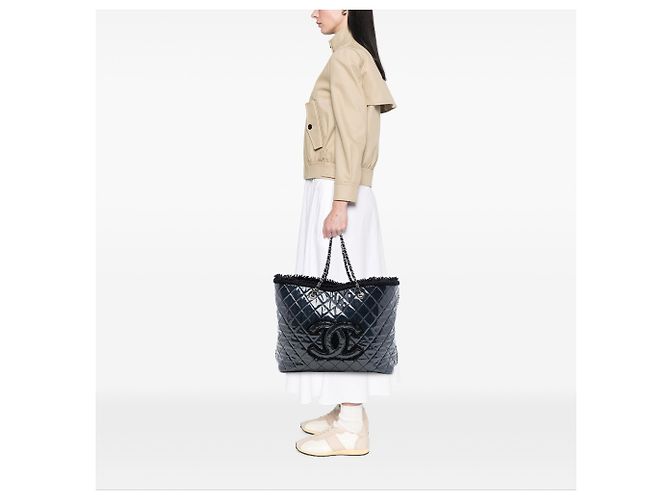 Tote Funny in tweed trapuntato e PVC nero Large di Chanel - vista 6