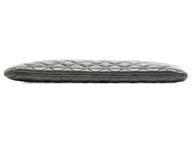 Clutch Chanel Gray Large Crinkled Patent O Case Castaño Gris antracita - vista 3