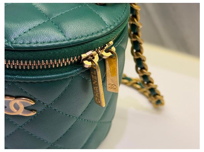 Chanel Vanity Case Klein in Grünem Lammleder - Ansicht 3
