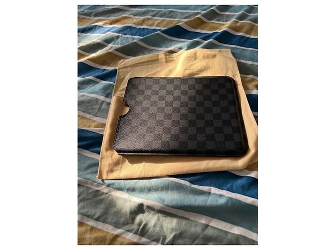 Louis Vuitton Funda iPad Damier Graphite Negro Gris antracita - vista 2