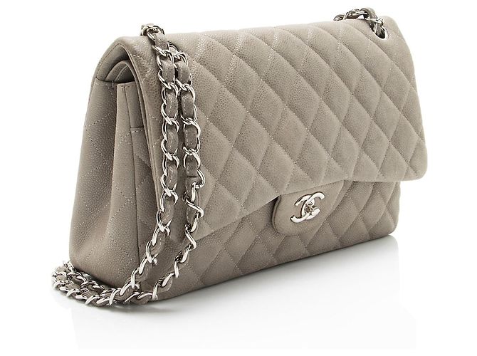 Gabrielle Borsa Chanel Classic Jumbo Double Flap in pelle caviar opaca Grigio - vista 2