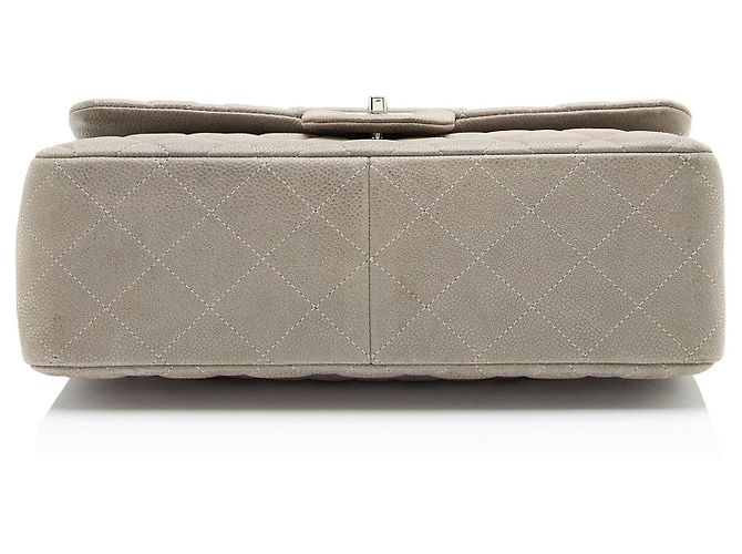 Gabrielle Borsa Chanel Classic Jumbo Double Flap in pelle caviar opaca Grigio - vista 4