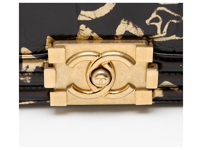 Borsa Chanel Boy Small in pelle con stampa coccodrillo Egypt Graffiti Paris-New York Nero - vista 9