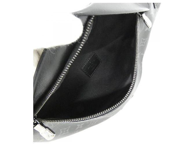 Borsa a tracolla Louis Vuitton Discovery Bumbag Monogram Eclipse Nero - vista 6