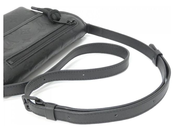 Borsa a tracolla Louis Vuitton Monogram Shadow Pulse Wearable Wallet in pelle di vitello Nero - vista 6
