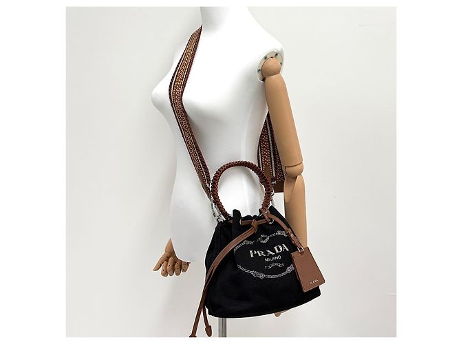 Prada Borsa a secchiello Kanapa in tela Crossbody Nera Nero - vista 17