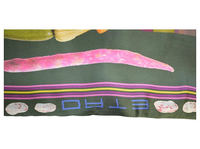 Echarpe Stole ETRO Milano 100% Seda Estampa de Frutas e Vegetais Uva Listrada Marrom Rosa Bege Verde Roxo Amarelo - vista 3