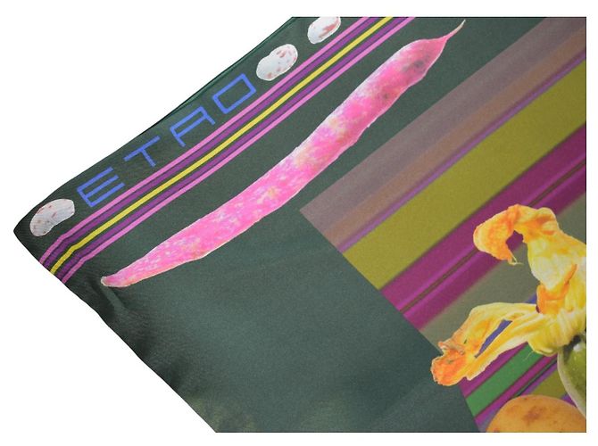 Echarpe Stole ETRO Milano 100% Seda Estampa de Frutas e Vegetais Uva Listrada Marrom Rosa Bege Verde Roxo Amarelo - vista 6