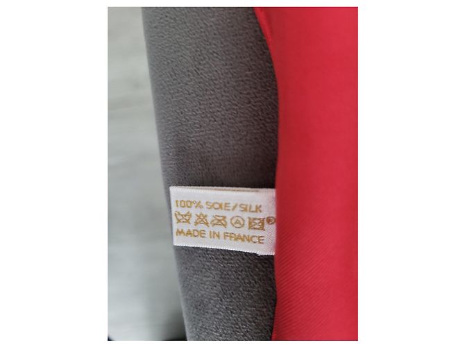 Autre Marque Carré in seta Guerlain Voyage Bianco Rosso D'oro - vista 5