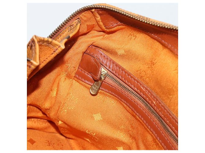 Bolsa Boston MCM Logogram Vicetos em PVC e couro marrom com detalhes dourados Auth 194565 - vista 20