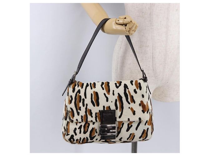 Borsa a tracolla FENDI Leopard Mamma Baguette Harako White Silver Auth yk20700SAM Argento Bianco - vista 26