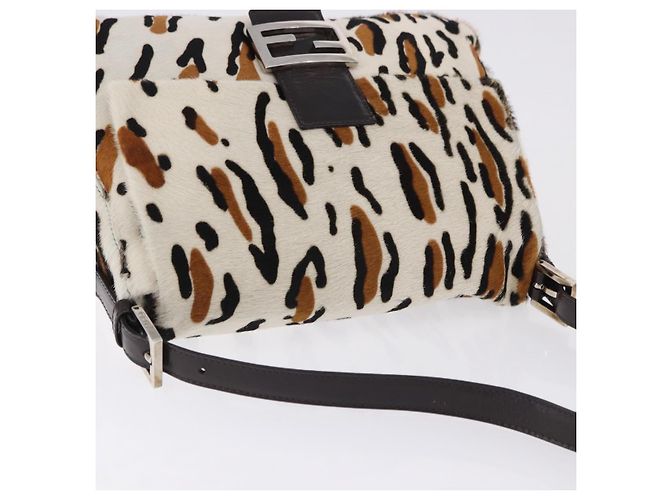 Borsa a tracolla FENDI Leopard Mamma Baguette Harako White Silver Auth yk20700SAM Argento Bianco - vista 6