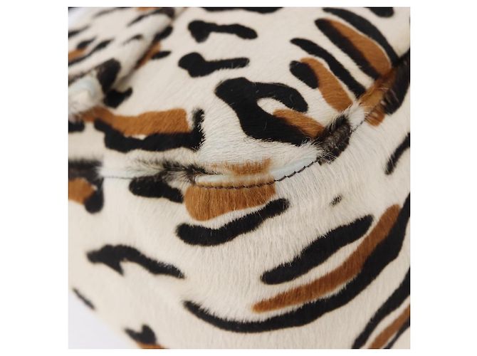 Borsa a tracolla FENDI Leopard Mamma Baguette Harako White Silver Auth yk20700SAM Argento Bianco - vista 9