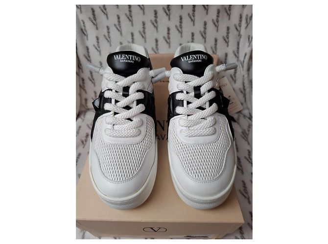 Valentino Garavani Sneakers One Stud Nero Bianco - vista 2