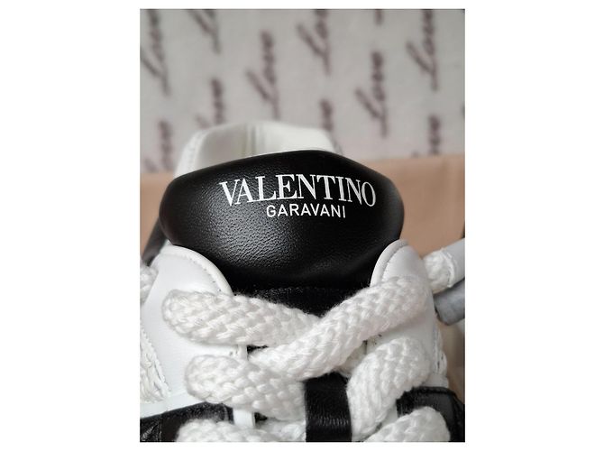 Valentino Garavani Sneakers One Stud Nero Bianco - vista 3