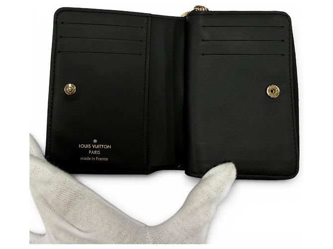 Coussin Louis Vuitton Bi-Fold Wallet aus schwarzem Lammleder - Ansicht 6