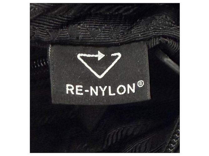 Borsa a tracolla Prada Nylon Re-Nylon con placca logo Triangle Nero - vista 11