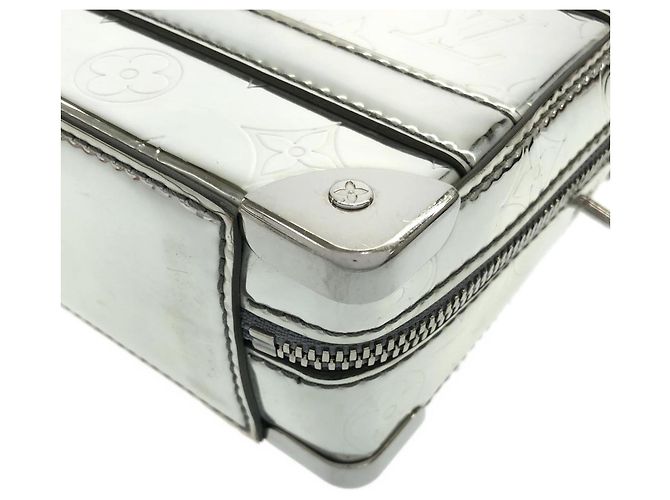 Borsa a tracolla Louis Vuitton Monogram Mirror Handle Soft Trunk Argento - vista 3
