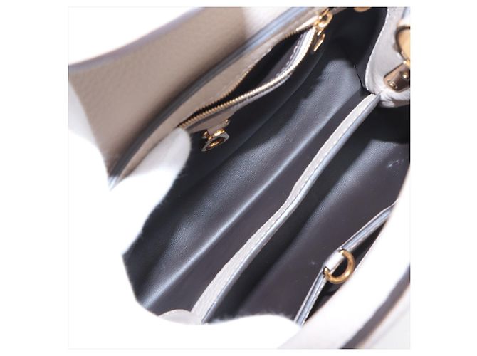 Louis Vuitton Borsa Capucines BB Taurillon Leather Beige - vista 13