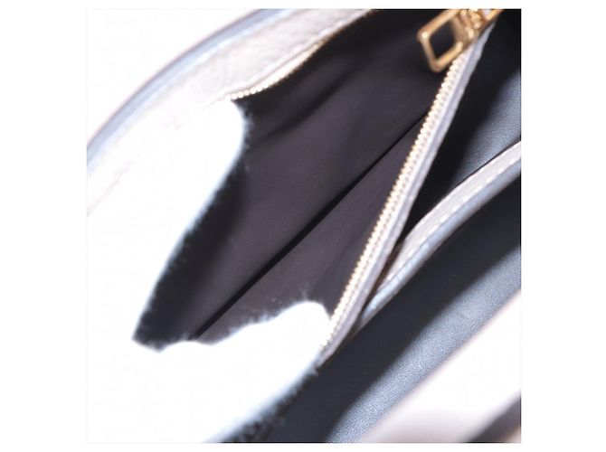 Louis Vuitton Borsa Capucines BB Taurillon Leather Beige - vista 14