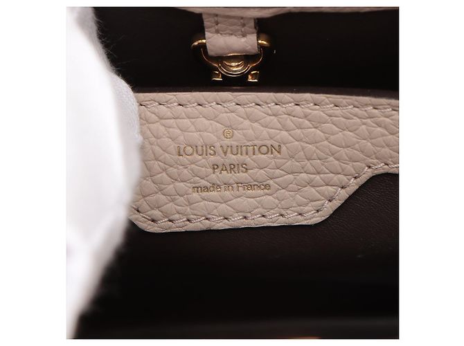 Louis Vuitton Borsa Capucines BB Taurillon Leather Beige - vista 15