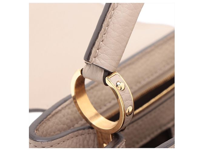 Louis Vuitton Borsa Capucines BB Taurillon Leather Beige - vista 16