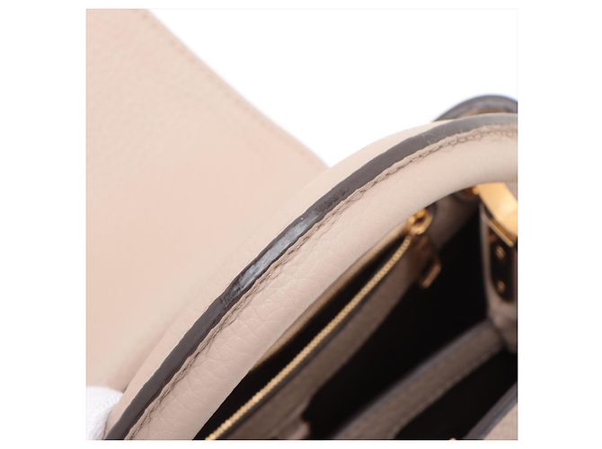 Louis Vuitton Borsa Capucines BB Taurillon Leather Beige - vista 17