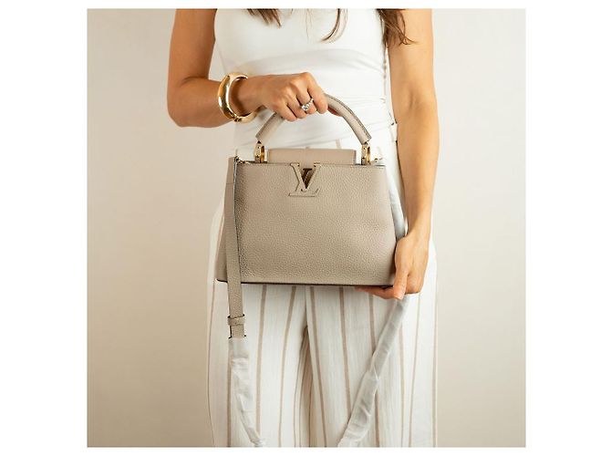 Louis Vuitton Borsa Capucines BB Taurillon Leather Beige - vista 2