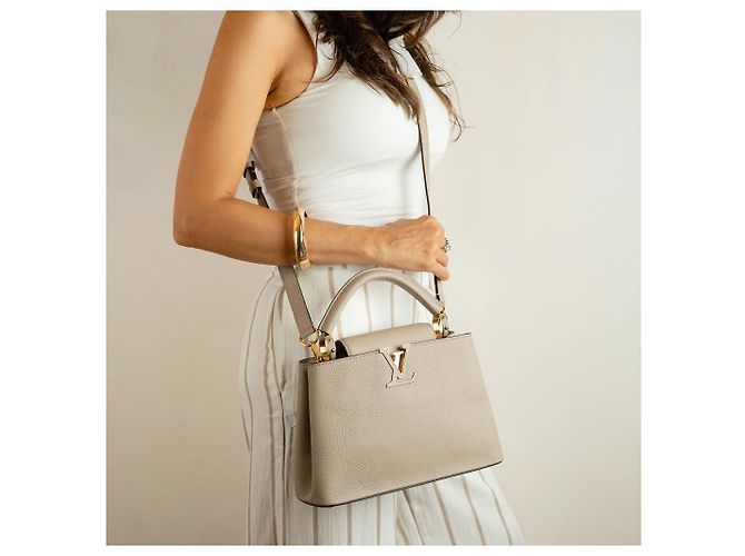 Louis Vuitton Borsa Capucines BB Taurillon Leather Beige - vista 4