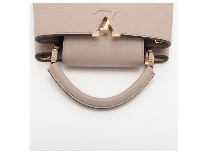 Louis Vuitton Borsa Capucines BB Taurillon Leather Beige - vista 9