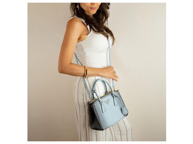 Prada Borsa a Mano Galleria Small Saffiano Lux Leather Blue - vista 3