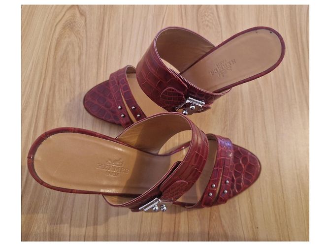 Mule Hermès pelle di alligatore Rosso - vista 2