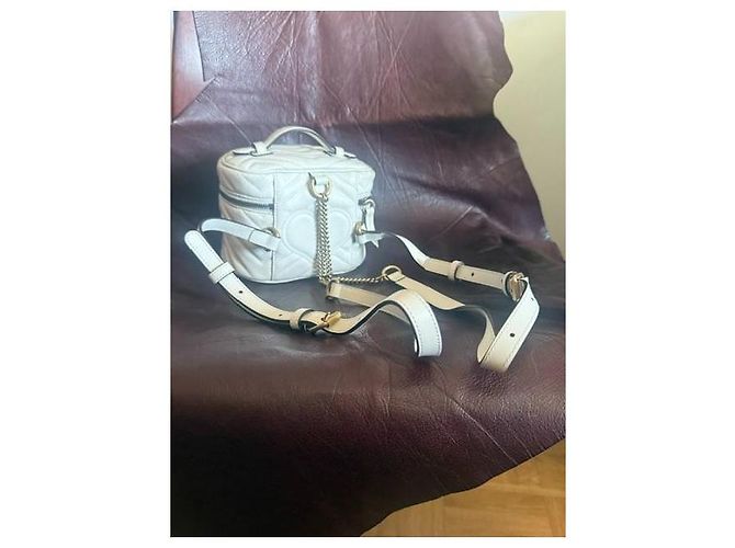 Mochila Gucci Marmont em couro branco acolchoado - vista 2