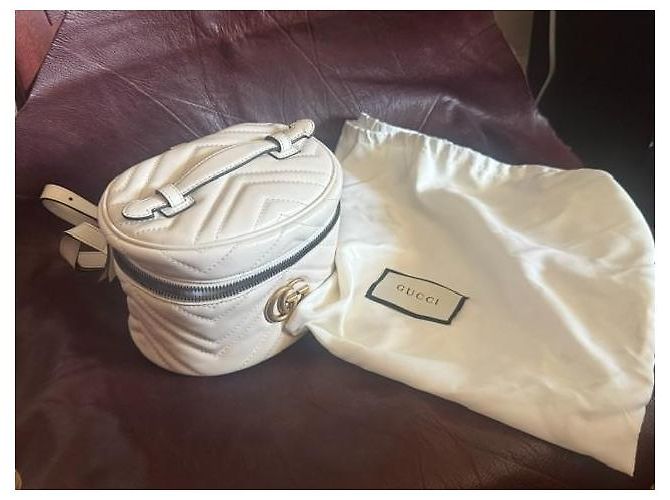 Mochila Gucci Marmont em couro branco acolchoado - vista 3